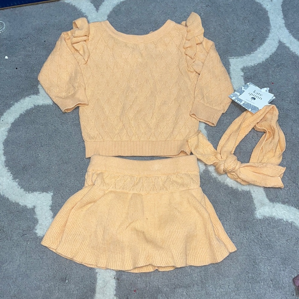 Kate quinn 6-12 month sweater and skirted bloomer set with bow!